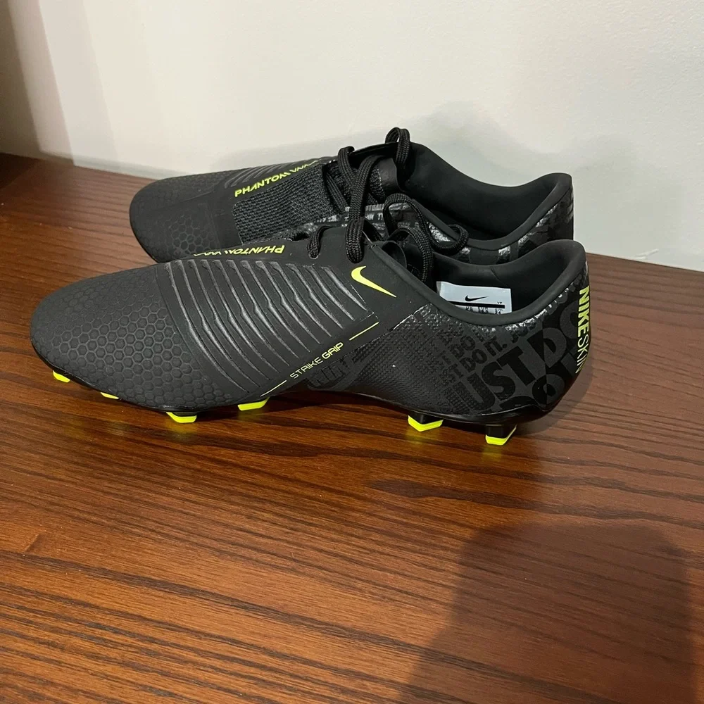 Nike Phantom Venom Pro FG Football Soccer Cleats